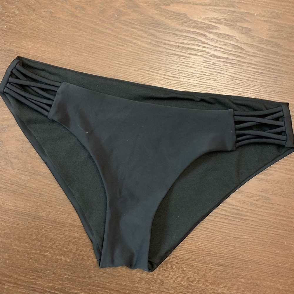 Size medium black bikini bottoms